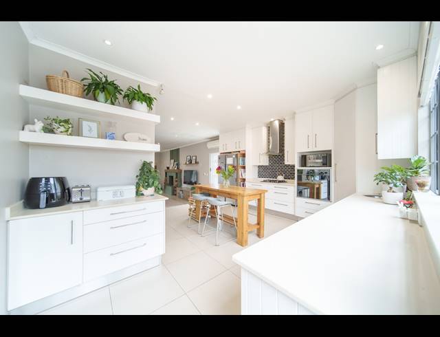 3 BEDROOM HOUSE FOR SALE IN BEACON BAY